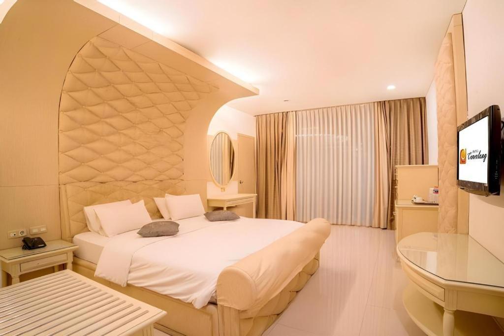 Hotel Cemerlang Bandung Esterno foto