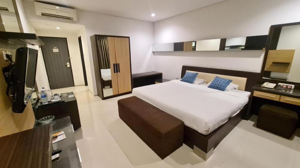 Hotel Cemerlang Bandung Esterno foto