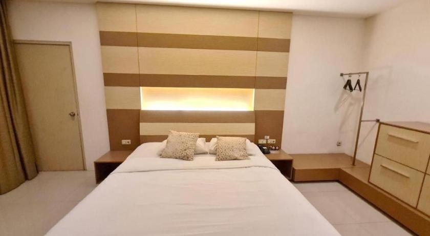 Hotel Cemerlang Bandung Esterno foto